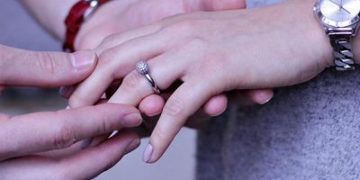 Jak změřit velikost zásnubního prstenu?