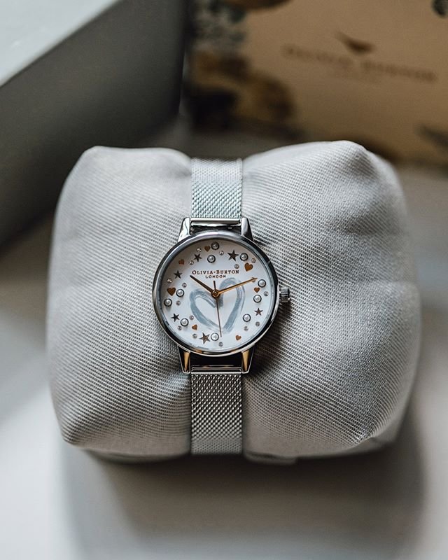 Široká škála přírodních i roztomilých motivů. To jsou hodinky Olivia Burton.???? Nechybí vám tyto ve vaší sbírce? #oliviaburton #klenotyaurumcz #klenotyaurum #sperkynejsouhrich #watch #womenstyle #womenwatch #accessories #fashion #sperkynejsouhrich