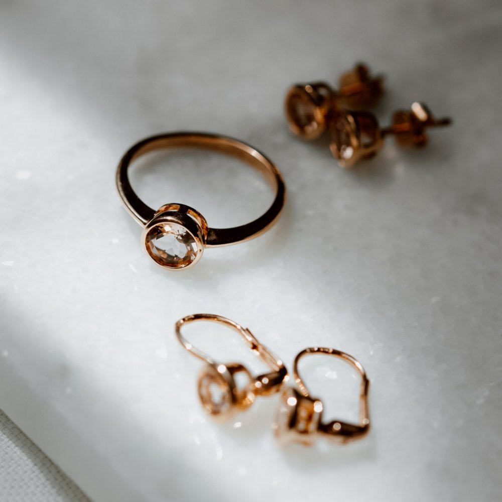 Rose gold, bílé nebo žluté zlato? Které je vaše nejoblíbenější? 💖 #klenotyaurum #sperkynejsouhrich #klenotyaurumcz #rosegold #ring #jewelry #earrings