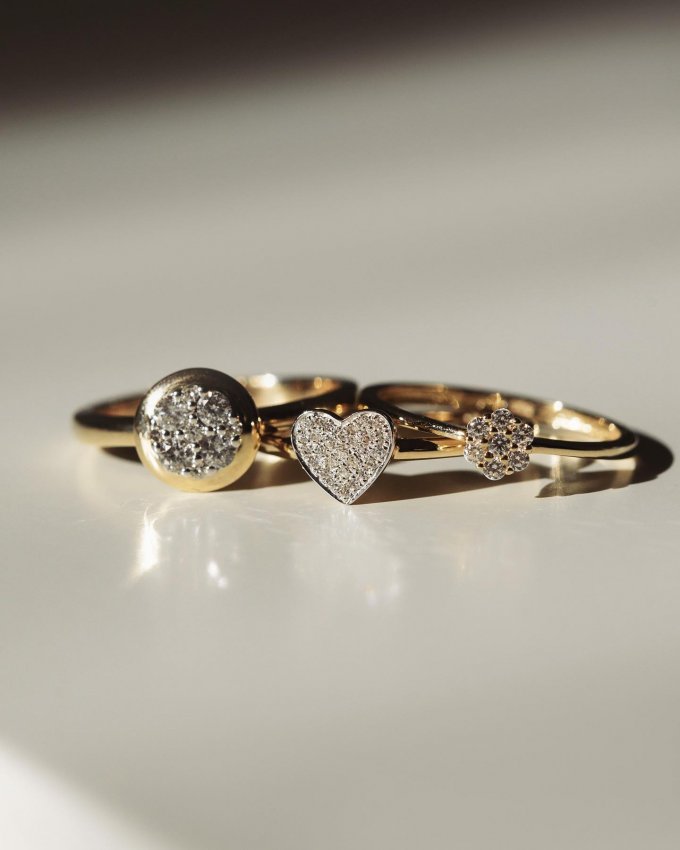 Třpytu není nikdy dost!✨ Který prsten zaujal právě vás? 1, 2 nebo 3?💍 #klenotyaurum #sperkynejsouhrich #ring #gold #yellowring #diamond #shinebright #jewelry