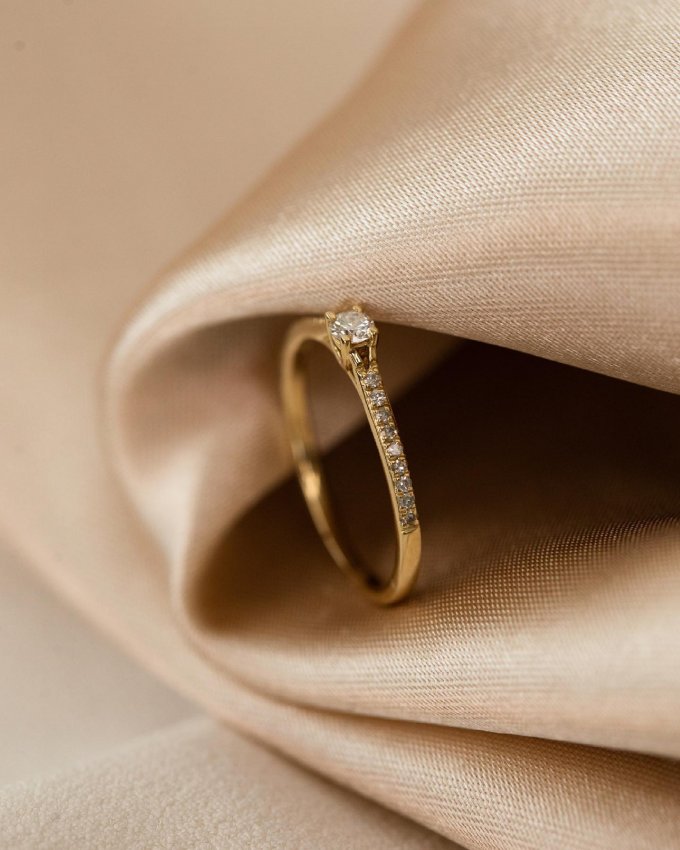 Dámy, je to on? Vašeho srdce šampion? 🧡💍 #klenotyaurum #sperkynejsouhrich #ring #diamond #gold #yellowgold