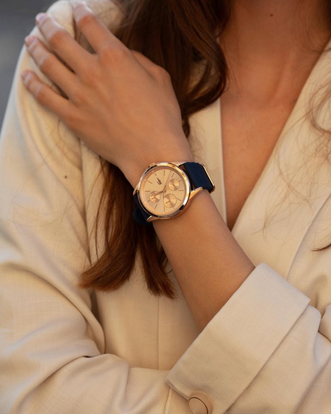 Dámy, z naší široké nabídky hodinek si vybere opravdu každá z vás.⌚️Nechybí ani růžově zlacené hodinky, které krásně doladí elegantní outfit. 💘 #klenotyaurum #sperkynejsouhrich #klenotyslaskouuz65let #hodinky #lacoste #sperk #watch #lacoste🐊 #lacostewatches