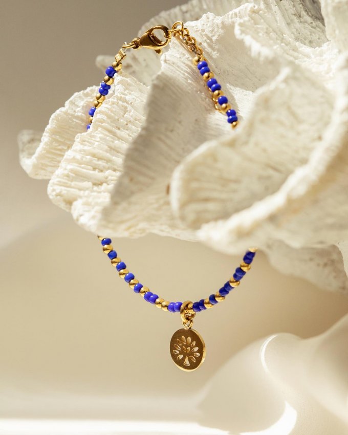 Léto patří barvám! 💙 Objevte naší novou kolekci korálkových šperků! 📿🌈 #klenotyaurum #klenotyslaskouuz65let #jewelry #summercampaign #letnikampan #colors