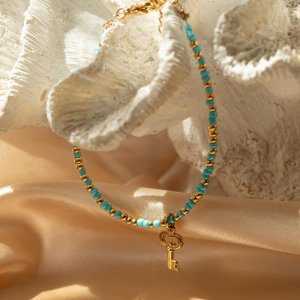 Vybírejte z mnoha barev a motivů naší letní kolekce jemných korálkových šperků. 📿🧡 #klenotyaurum #klenotyslaskouuz65let #summercollection #letnikolekce #sperky #jewelry #summer