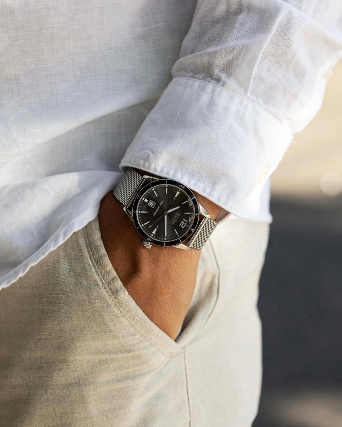U nás si vybere hodinky každý moderní gentleman. ⌚️👌🏼 #klenotyaurum #klenotyslaskouuz65let #watch  #hodinky #boss #menwatches #panskehodinky #bosswatches