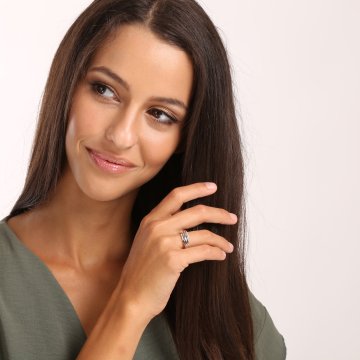 Prsten se syntetickými kameny 126-404-9578